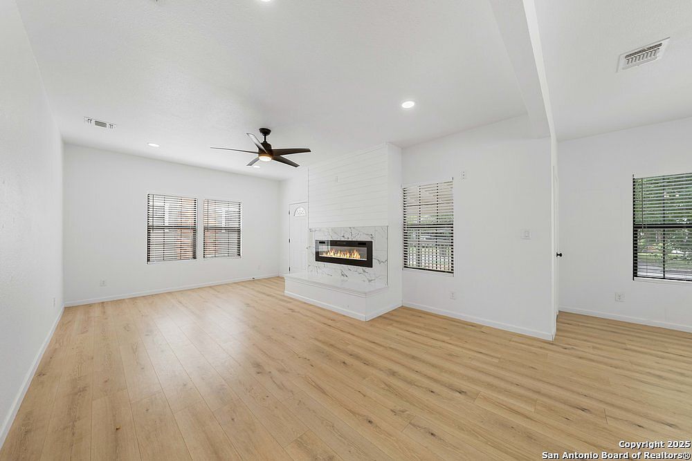 1407 W Mistletoe Ave San Antonio, TX 78201  | Single Family