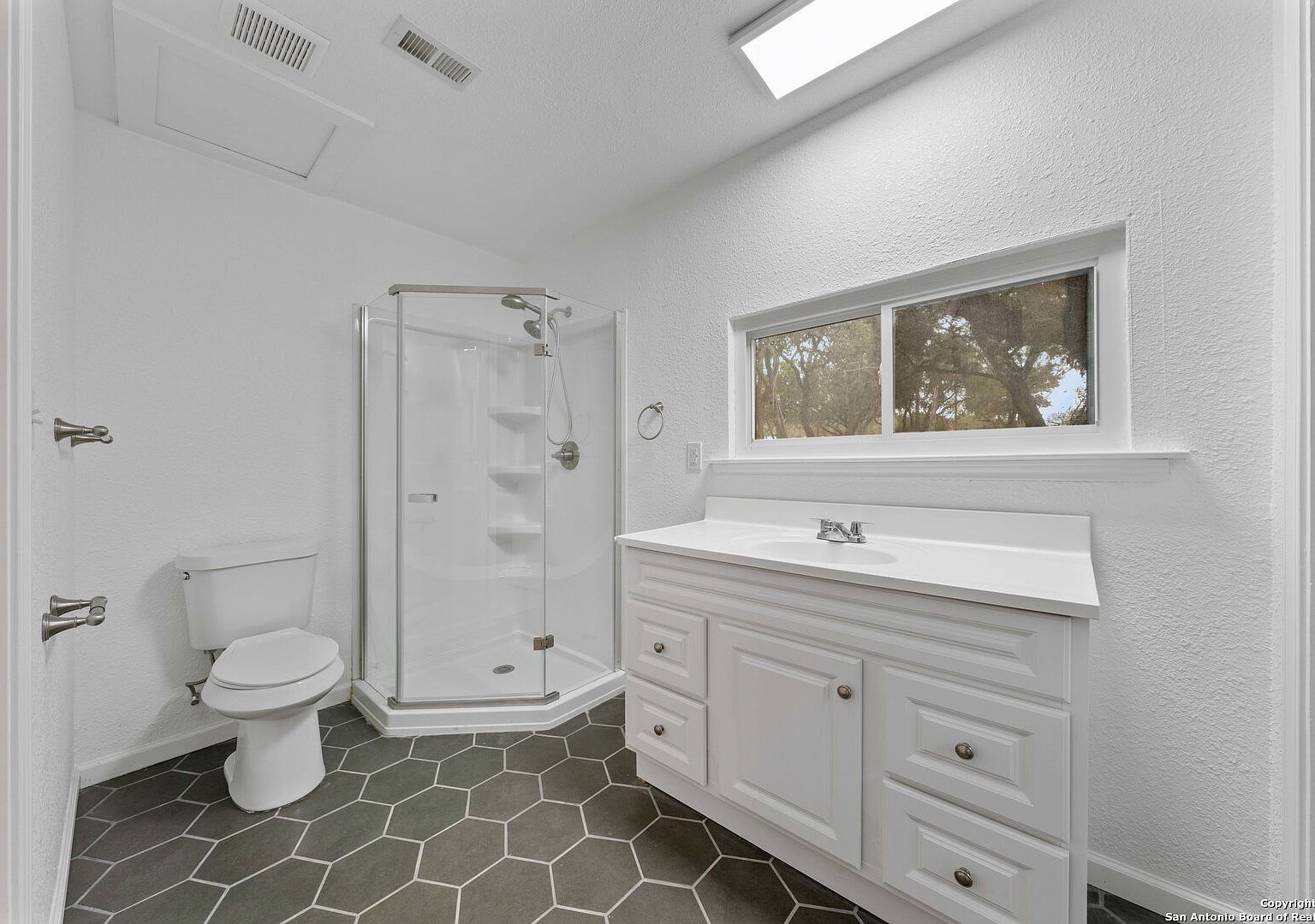 143 Park Dr Lakehills, TX 78063  | Single Family