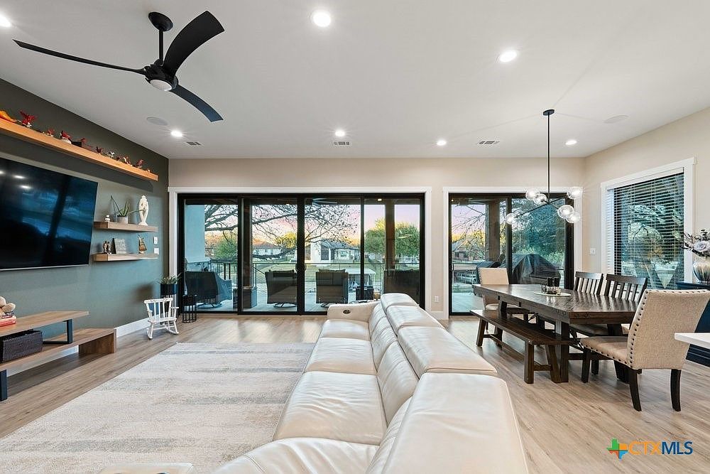 300 Bridgepoint Dr Kingsland, TX 78639 | Single Family