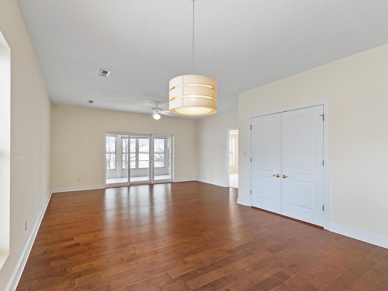 572 Moon Bay Dr #5 Kuttawa, KY 42055 | Condominium