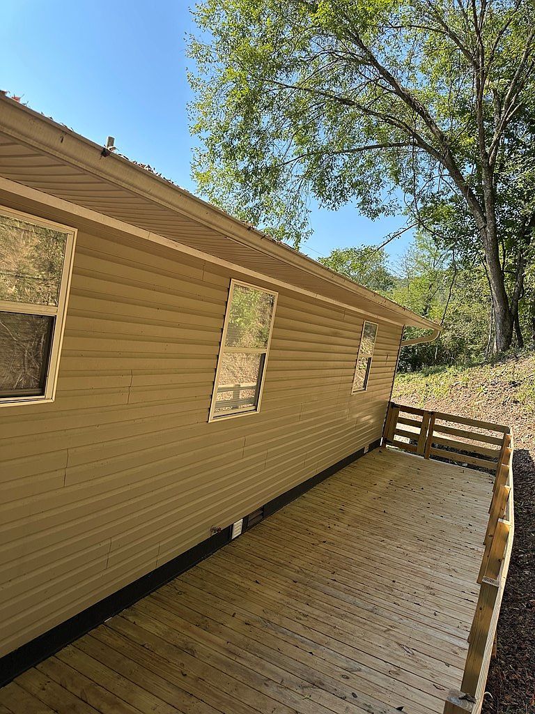 322 W Gipson Ave Gainesboro, TN 38562  | Single Family