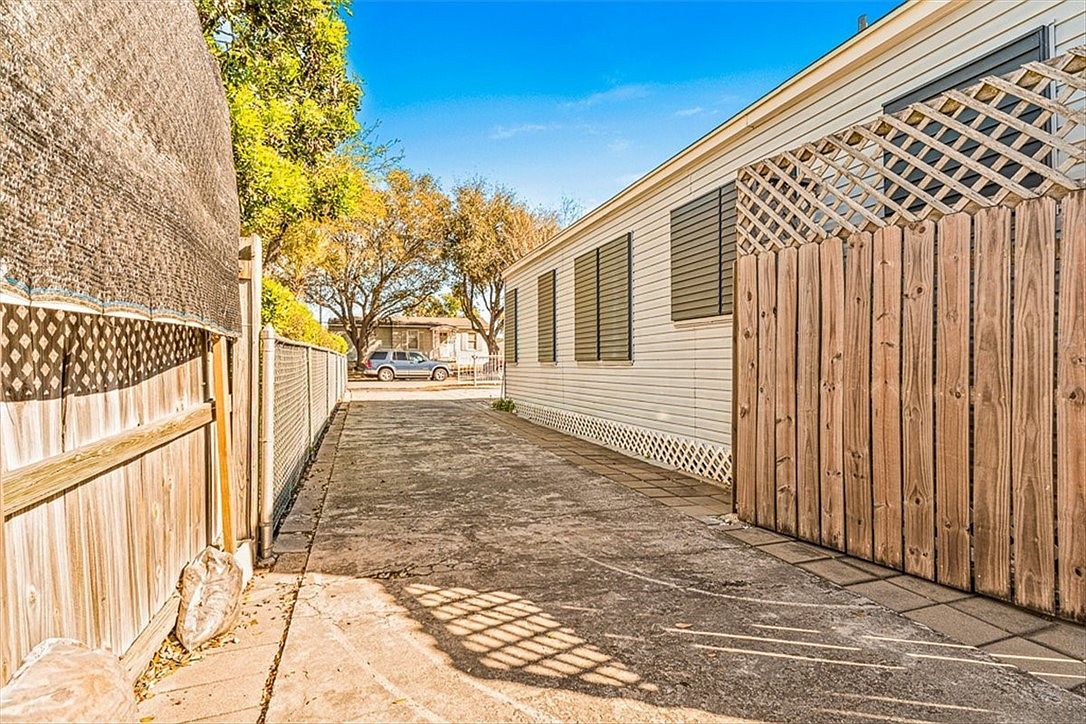 417 Fairmont Dr Corpus Christi, TX 78408 | Single Family