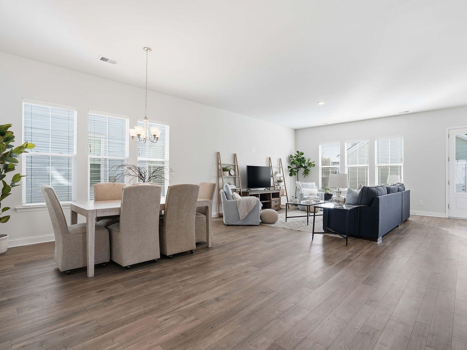 511 N Commodore Way Summerville, SC 29483  | Single Family