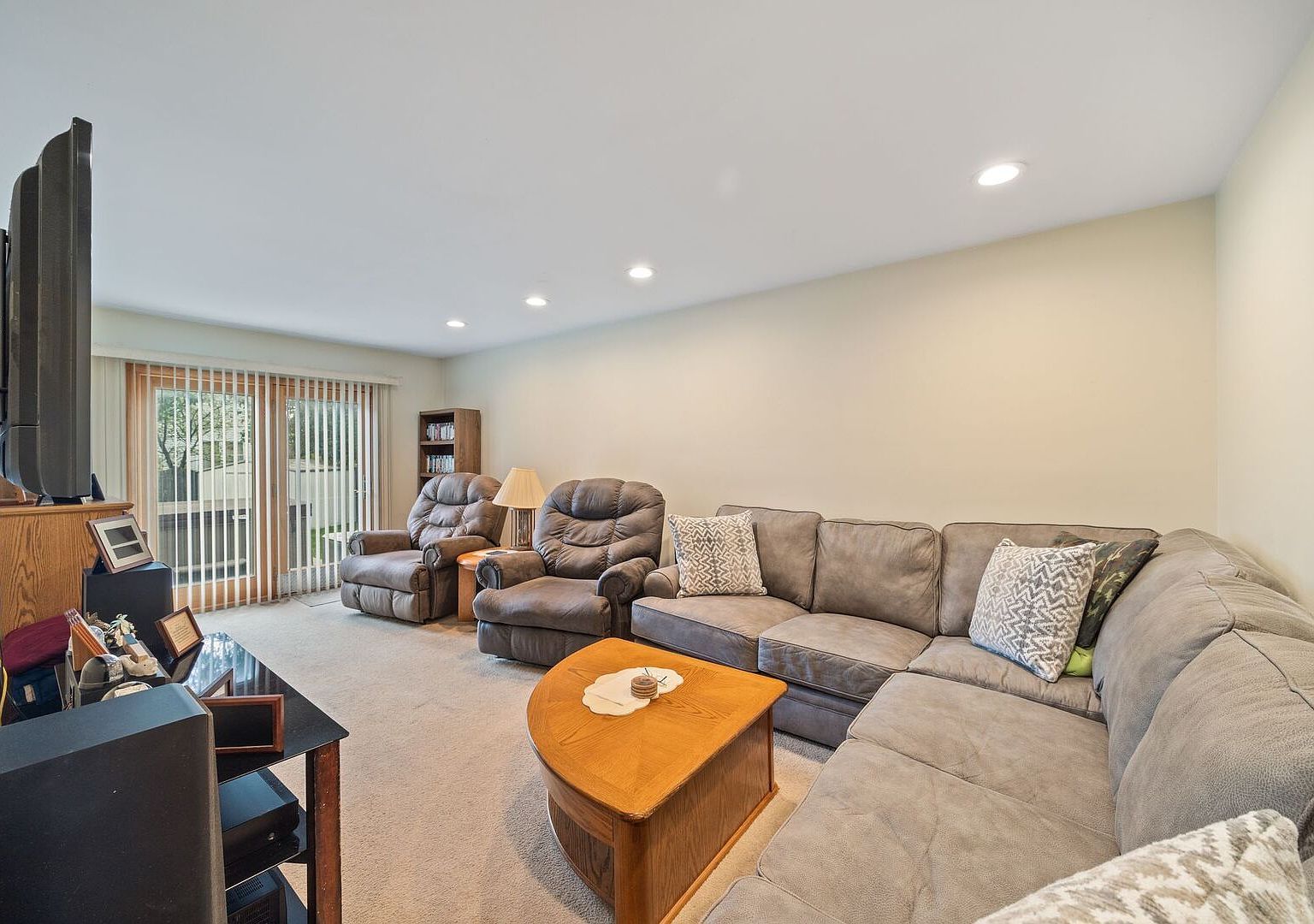 701 Garth Rd Wheeling, IL 60090 | Single Family