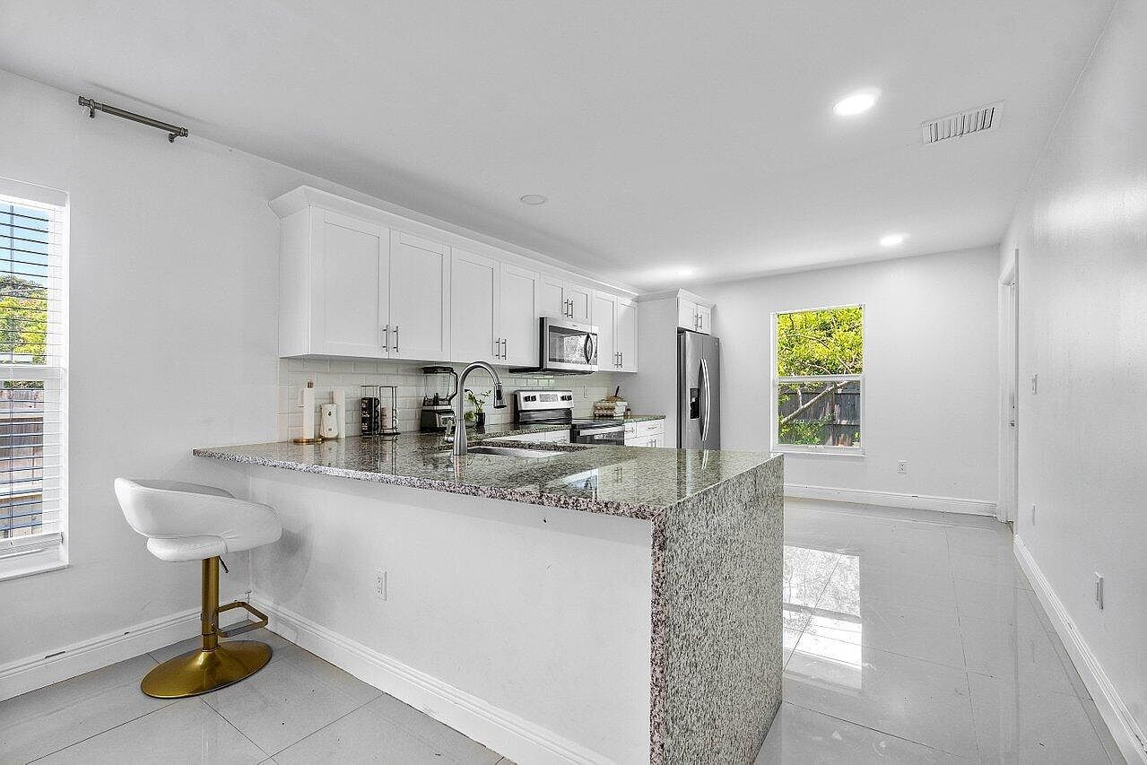 625 Forest Hill Blvd West Palm Beach, FL 33405  | Single Family