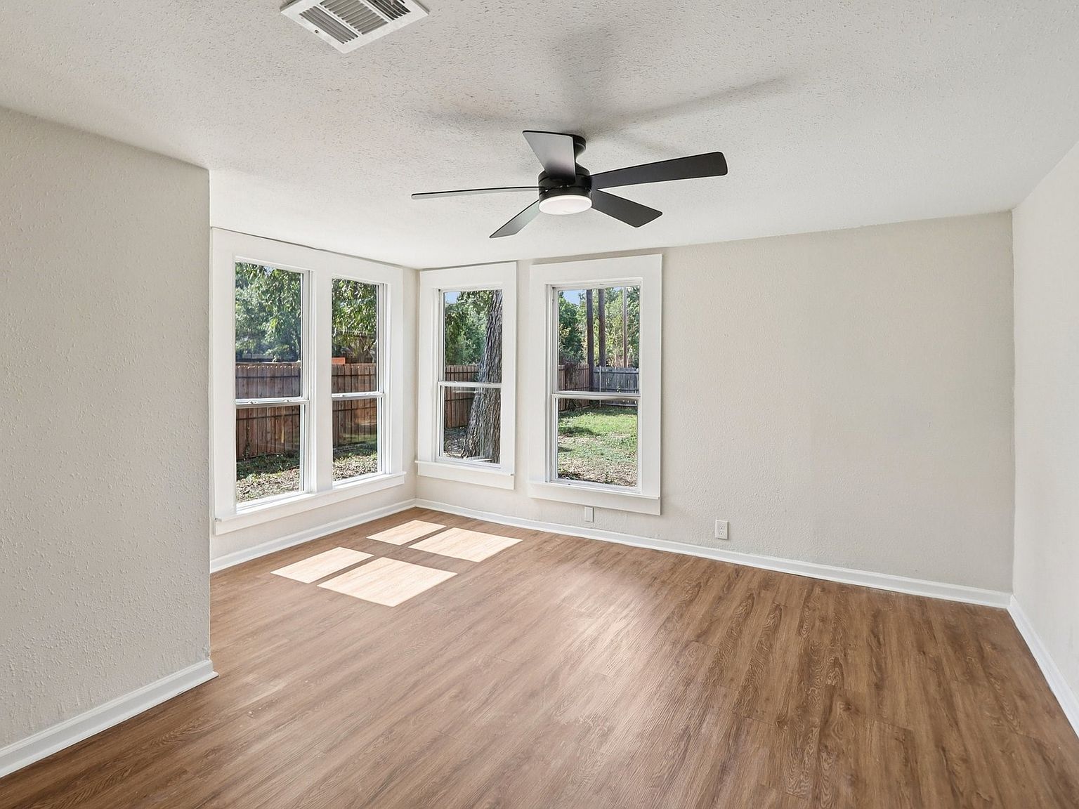 403 S Willomet Ave Dallas, TX 75208  | Single Family