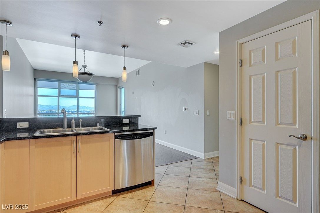 150 Las Vegas Blvd #1716 Las Vegas, NV 89106 | Condominium