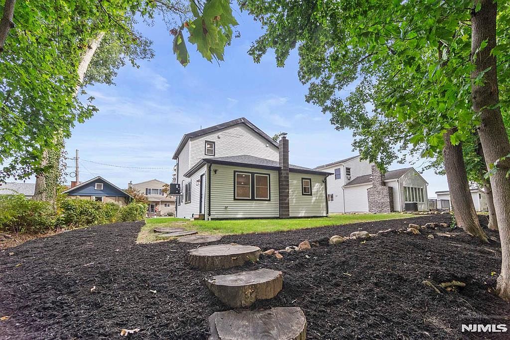 78 Maple Ln Wayne, NJ 07470  | Single Family