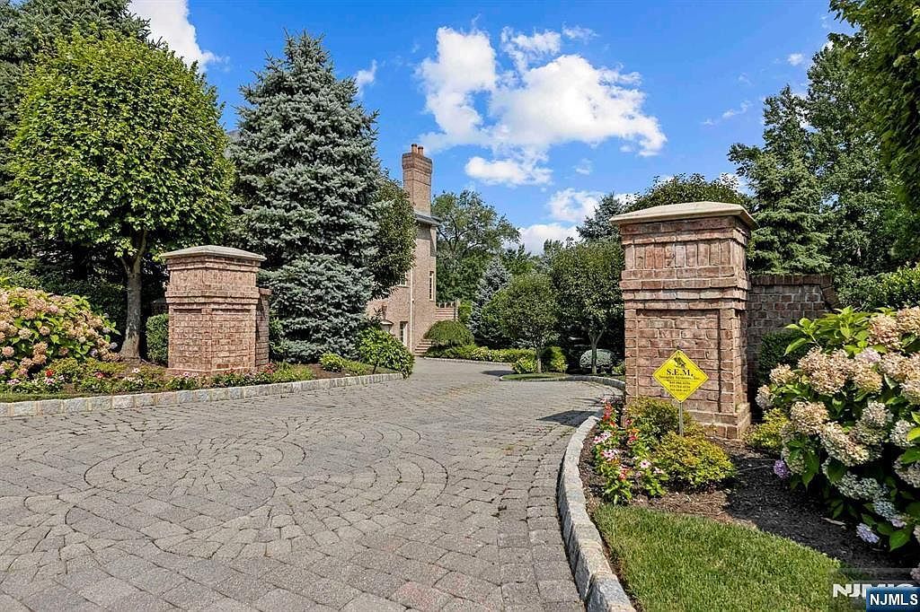 196 Vaccaro Dr Cresskill, NJ 07626 | Single Family