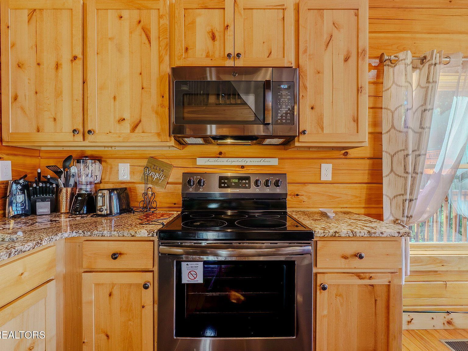 119 Chestnut Ln Gatlinburg, TN 37738  | Single Family