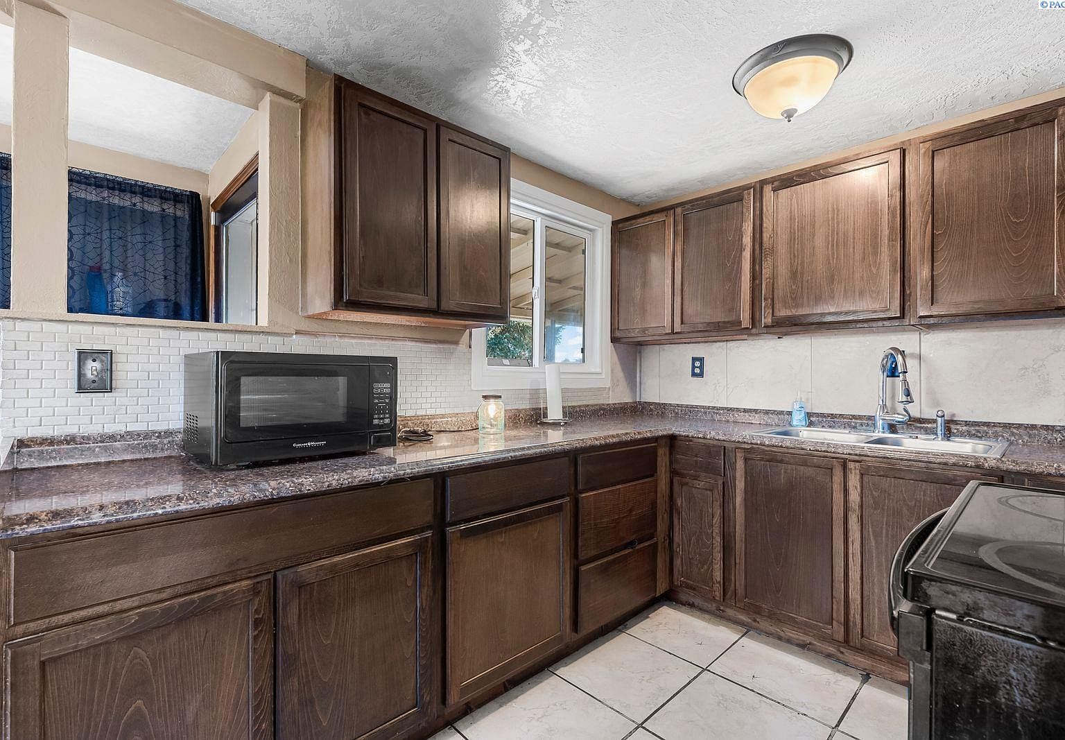 139 N 52nd Ave Yakima, WA 98908 | Single Family