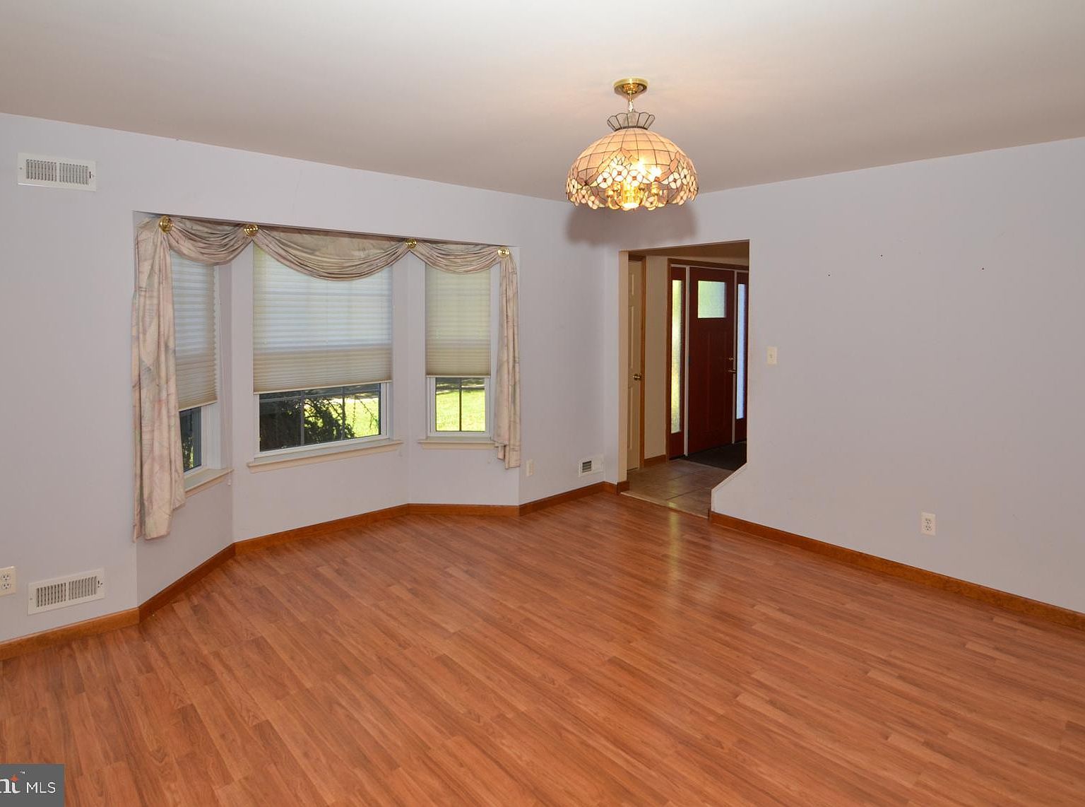 9 Noa Ct Hamilton, NJ 08690  | Single Family
