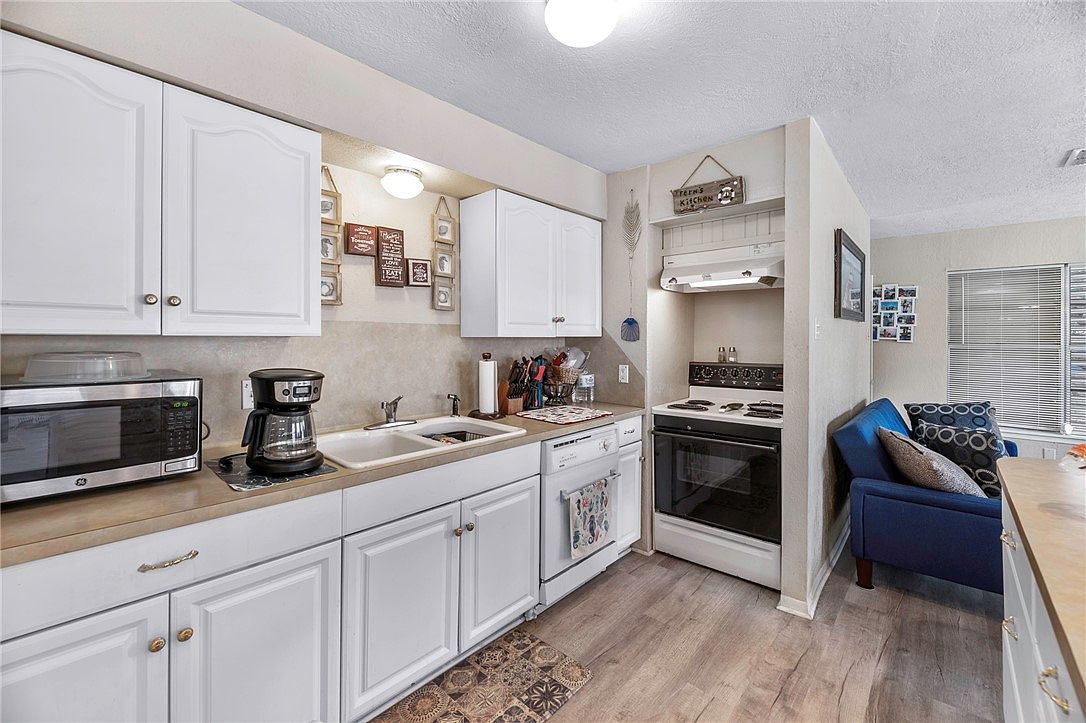 245 Griffith Dr Rockport, TX 78382  | Single Family