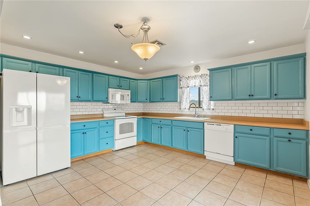 644 S Elgin Rd Golden Valley, AZ 86413  | Single Family