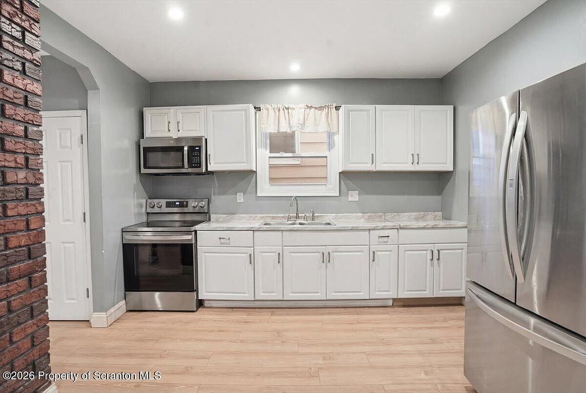 220 Ferdinand St Scranton, PA 18508  | Single Family