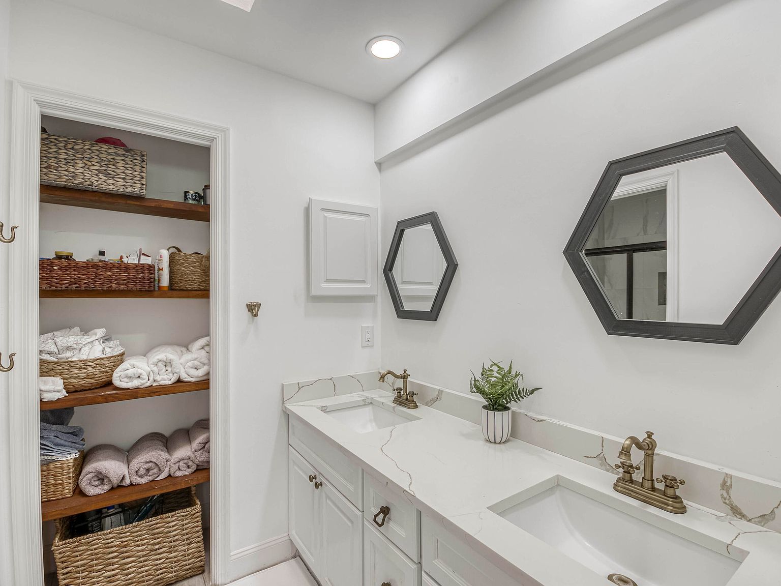 6757 SE Yorktown Dr Hobe Sound, FL 33455  | Condominium