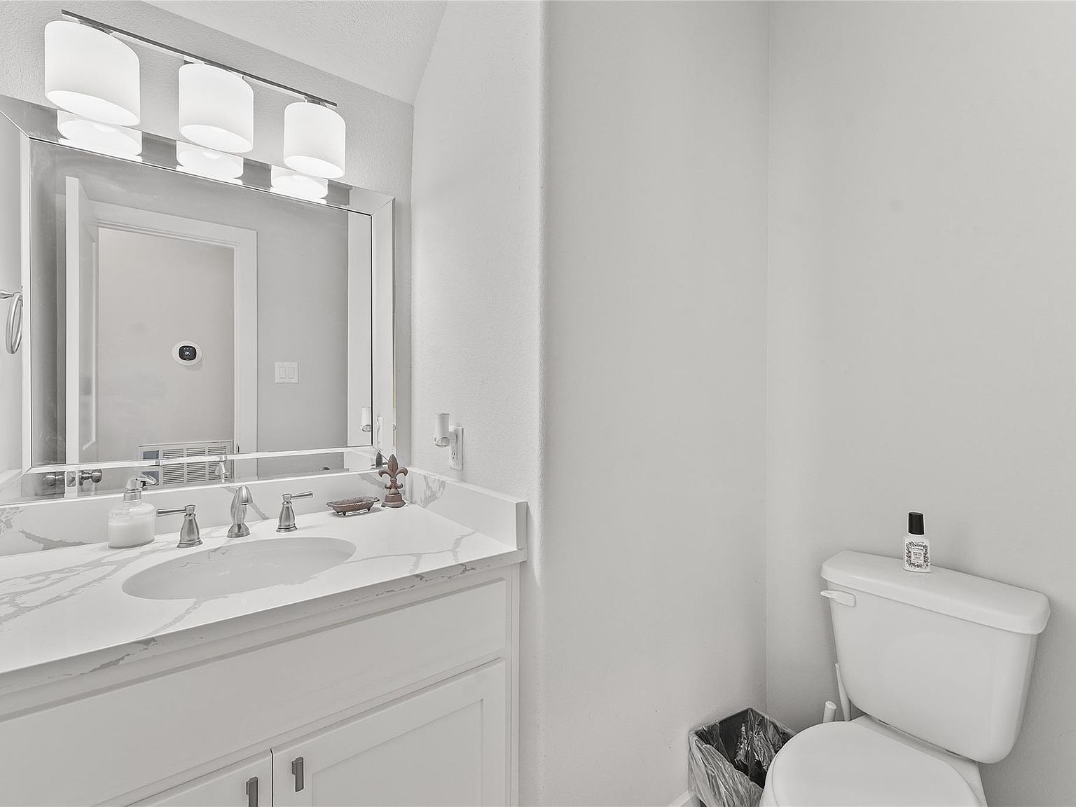 1700 Twin Oaks Cir Brenham, TX 77833 | Single Family