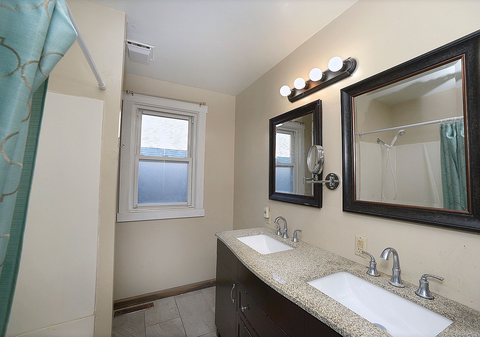 634 1st Ave Ottawa, IL 61350 | Single Family