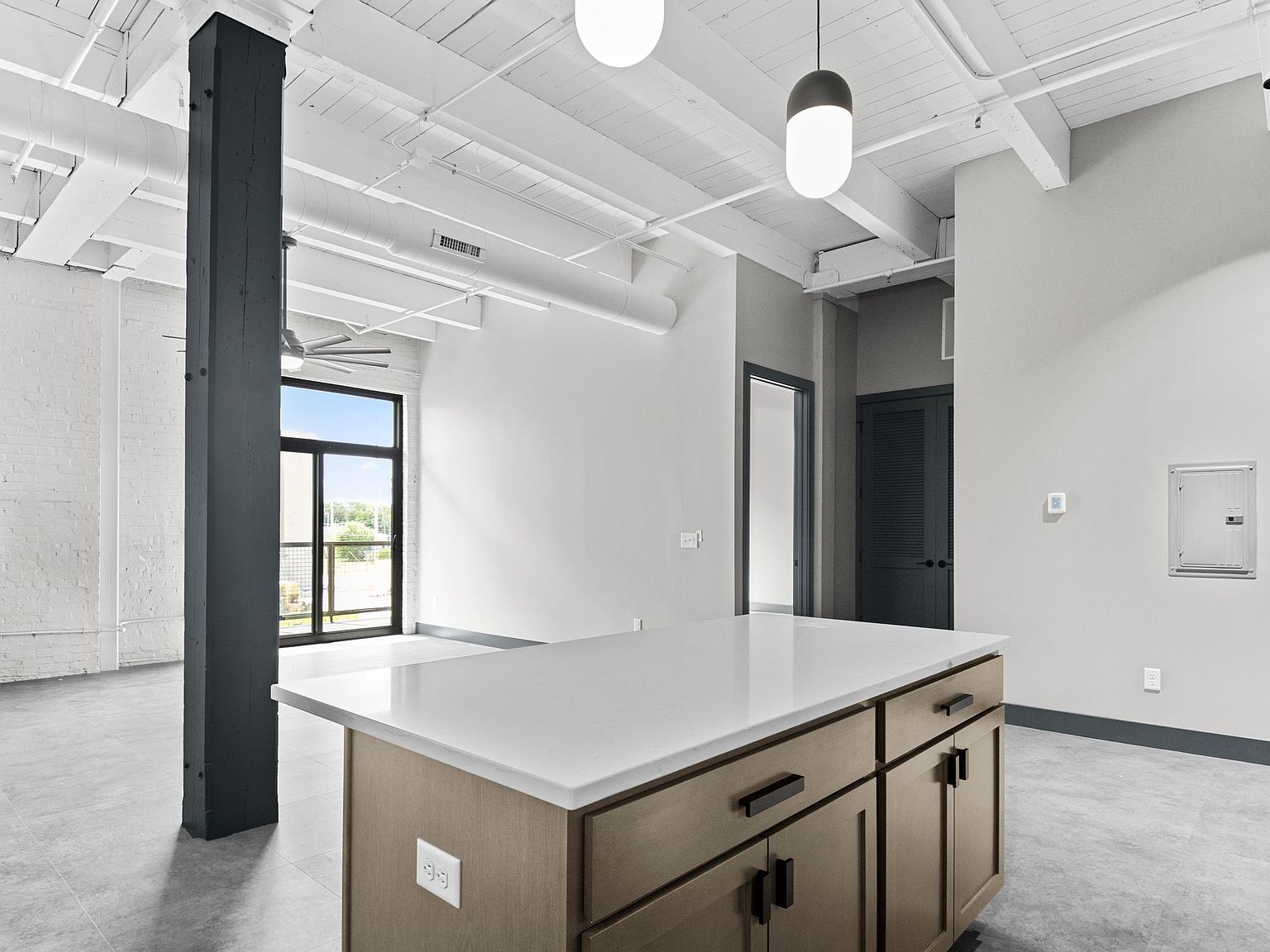 1001 SW Adams St #207 Peoria, IL 61602  | Condominium