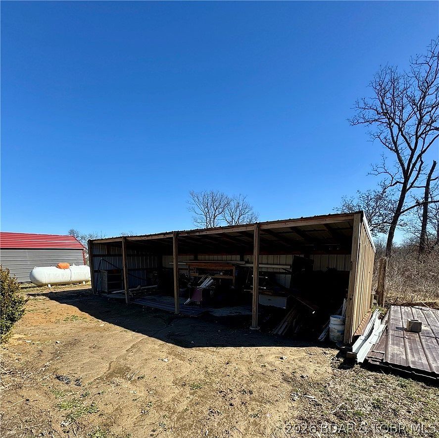 11684 Forest Dr Versailles, MO 65084  | Single Family