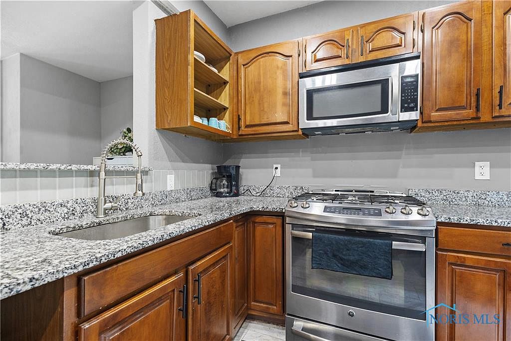 122 Columbia St Toledo, OH 43620  | Single Family