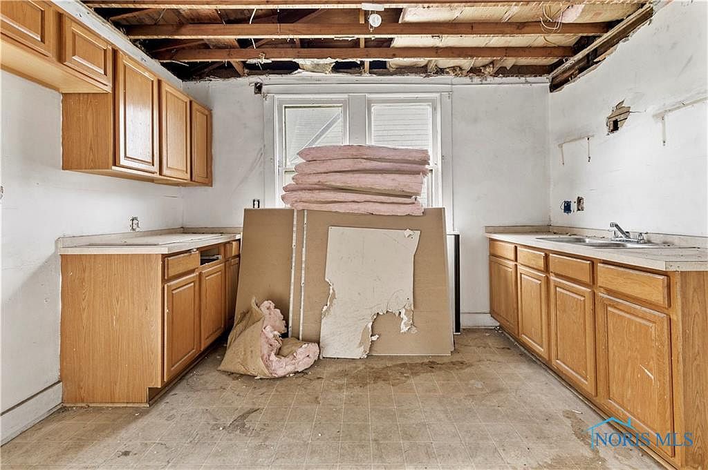 2360 Maplewood Ave Toledo, OH 43620 | Multi Family