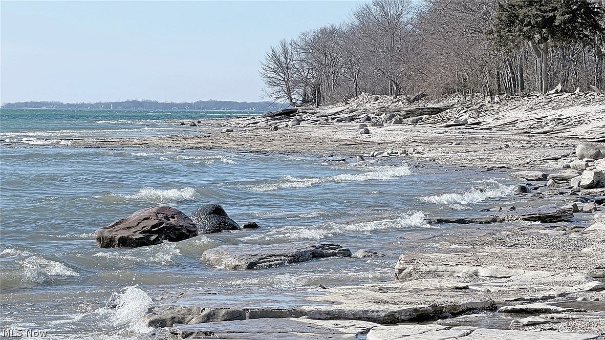 104 E Point Dr Kelleys Island, OH 43438 | Single Family