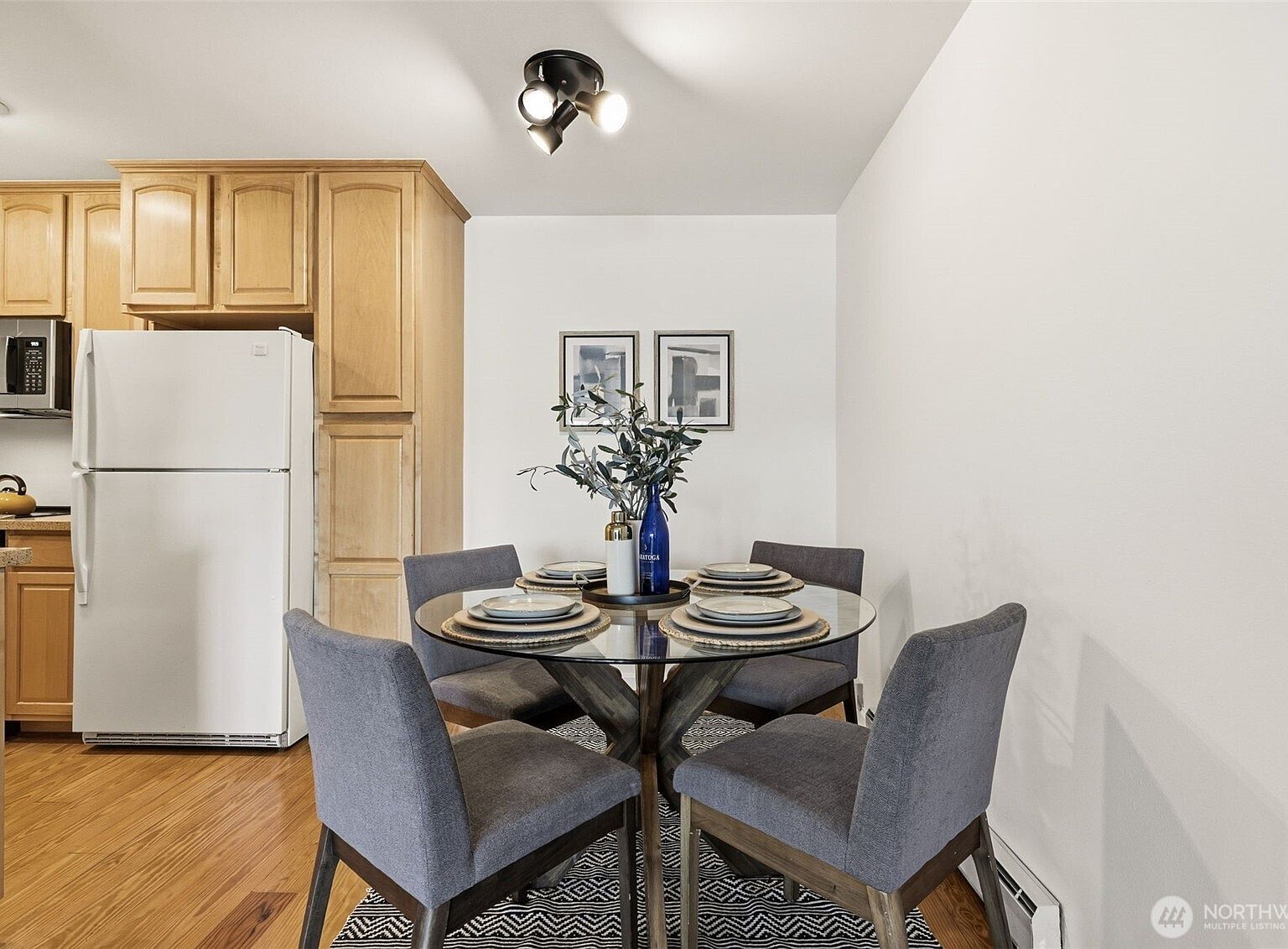 515 Lake St S APT 204 Kirkland, WA 98033  | Condominium