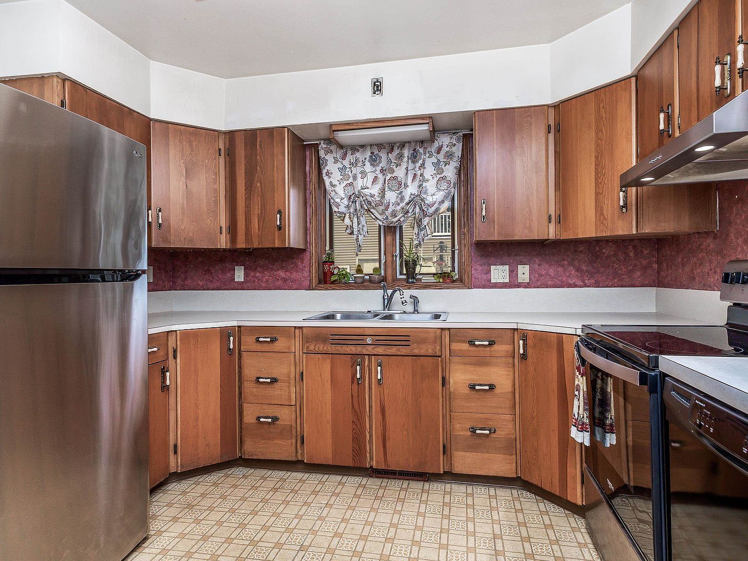 1660 S Grandview Ave Dubuque, IA 52003 | Single Family