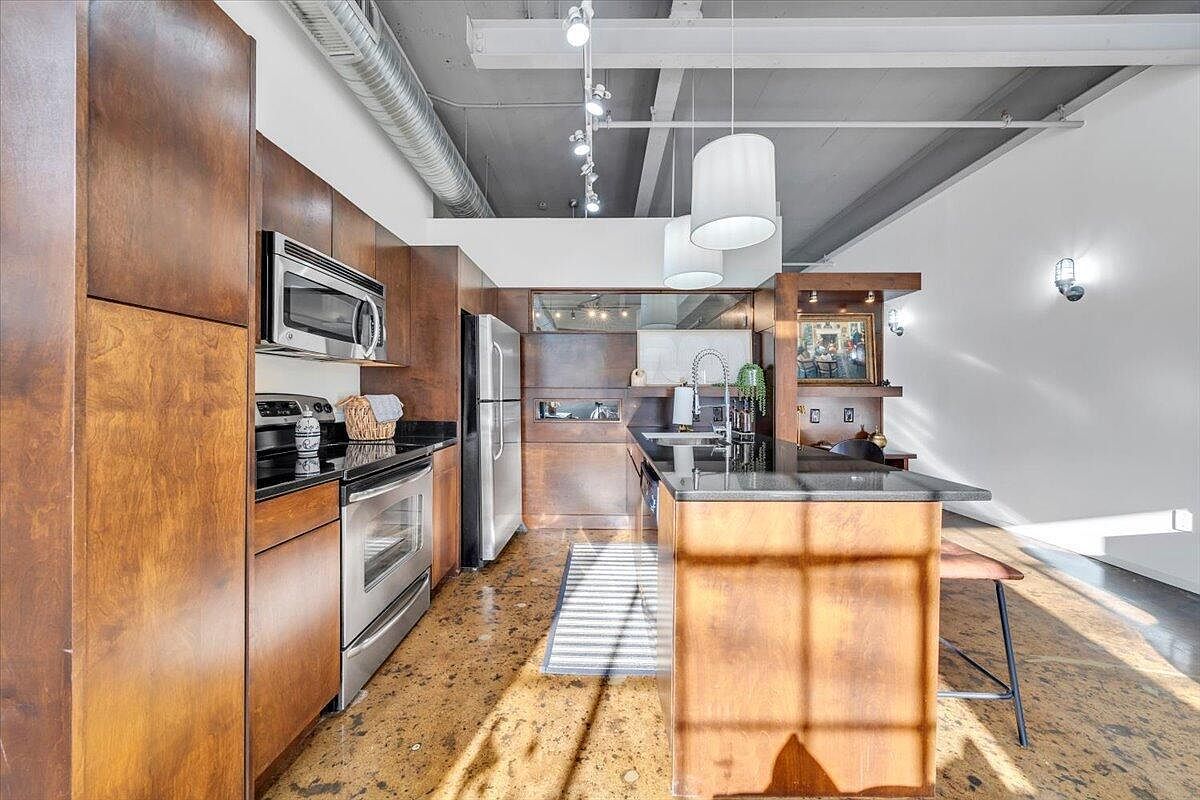 400 Salem Ave #1F Roanoke, VA 24016 | Condominium