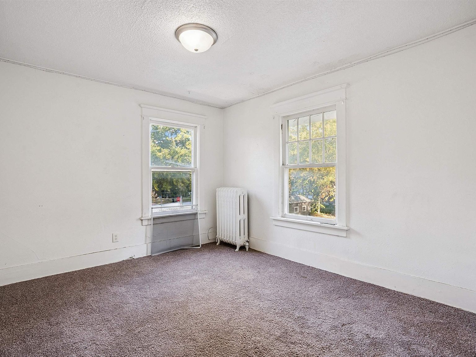 209 E 13th St Davenport, IA 52803 | Single Family