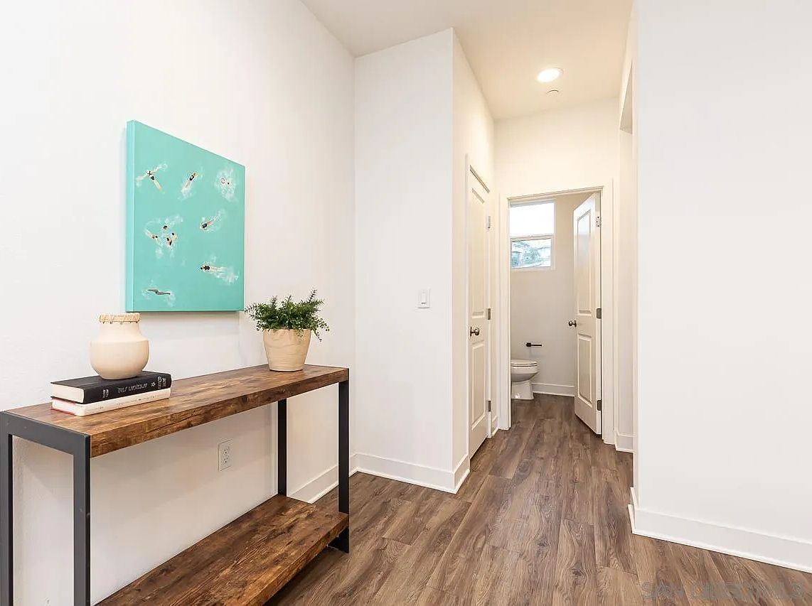 1120 Sea Glass Way Oceanside, CA 92054  | Condominium