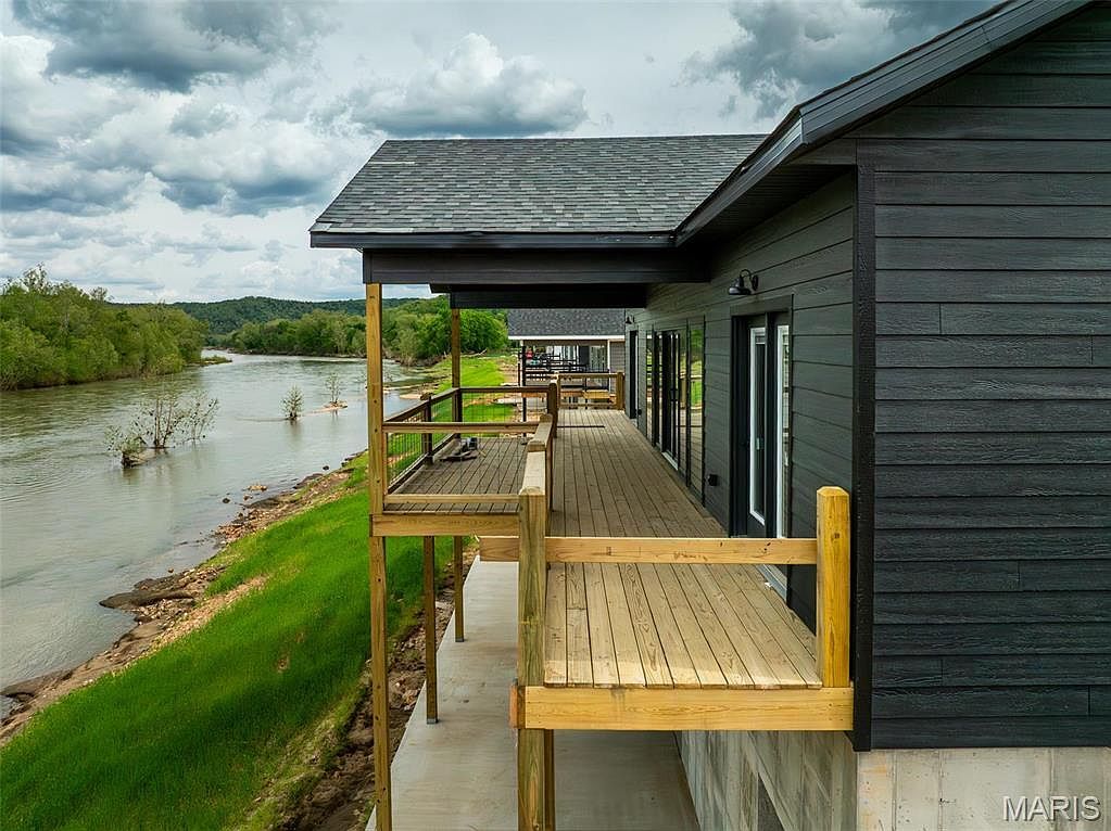 185 Riverside Van Buren, MO 63965  | Single Family