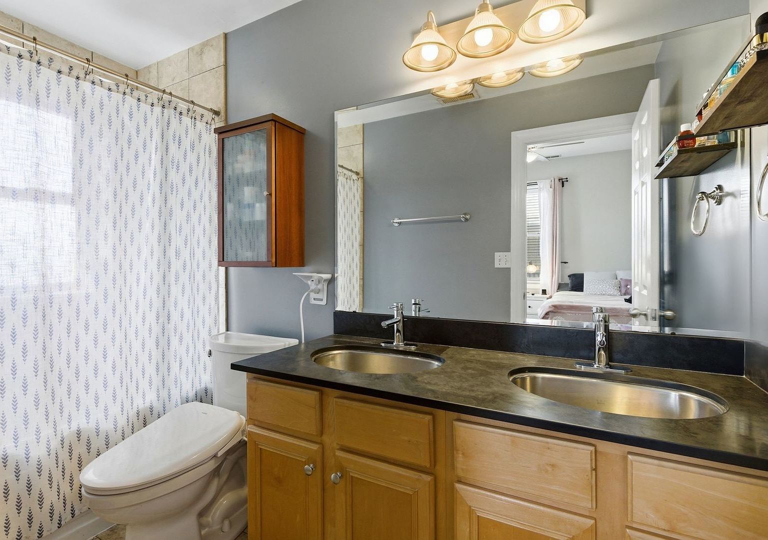 121 Callan Ave APT 3S Evanston, IL 60202  | Condominium