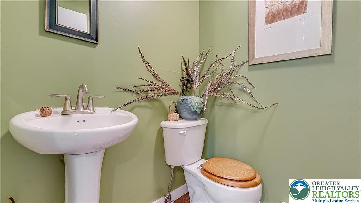 119 Falls Dr Buck Hill Falls, PA 18323  | Single Family