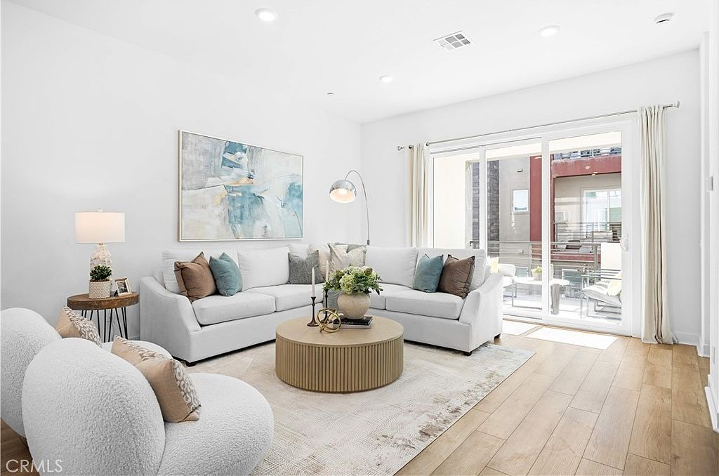 344 Tank Irvine, CA 92618  | Condominium