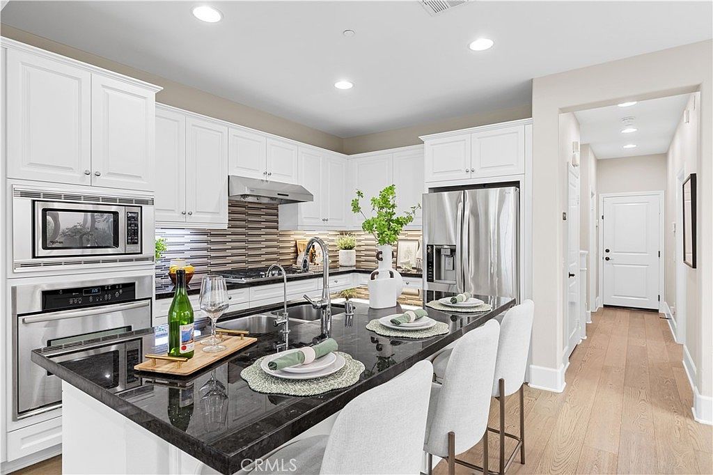 129 Pathway Irvine, CA 92618  | Condominium