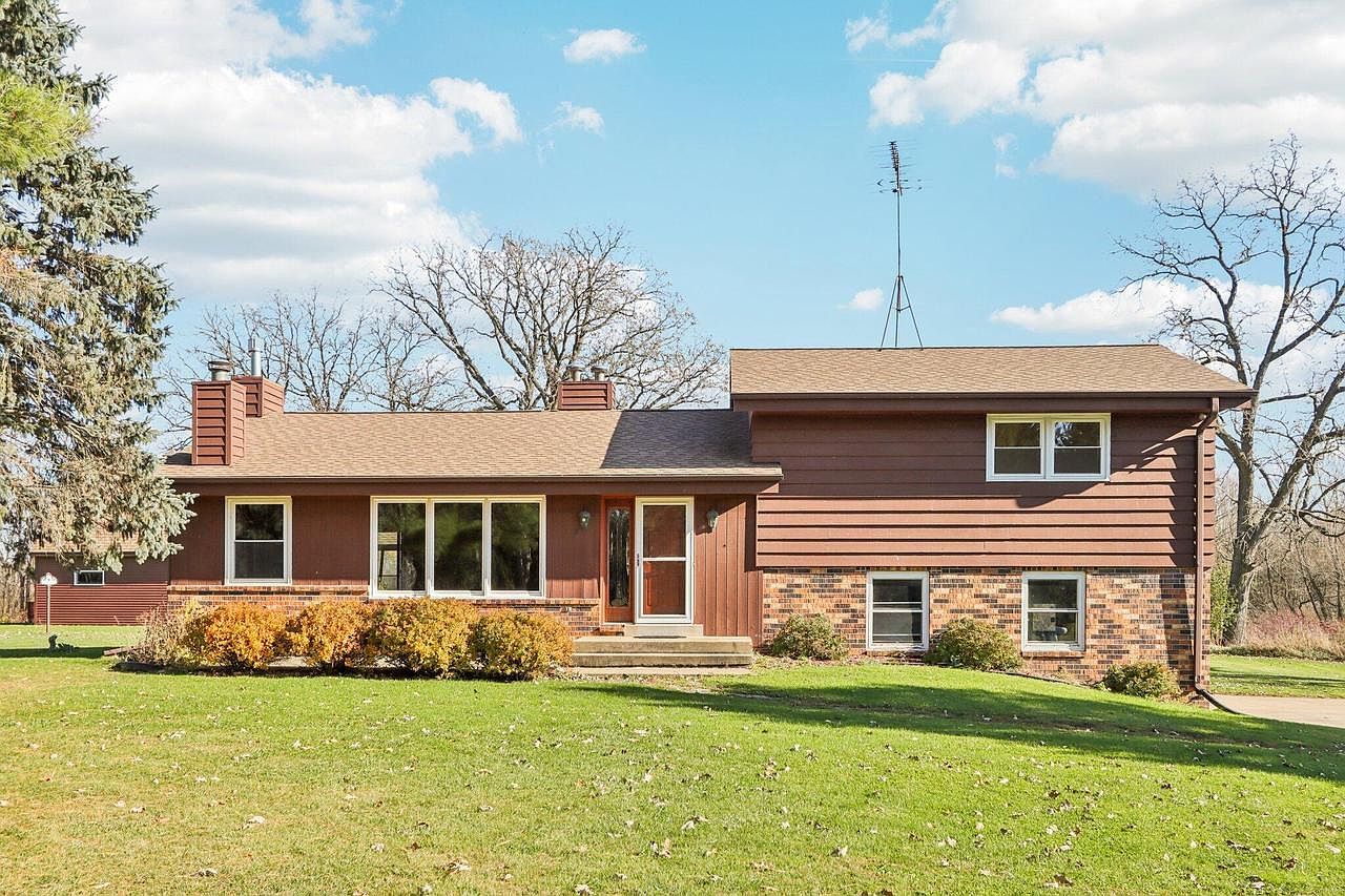 W398N8740 Amber Ln Ixonia, WI 53036  | Single Family