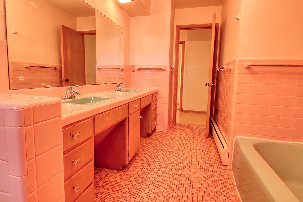 1000 17th Ave South Milwaukee, WI 53172  | Single Family