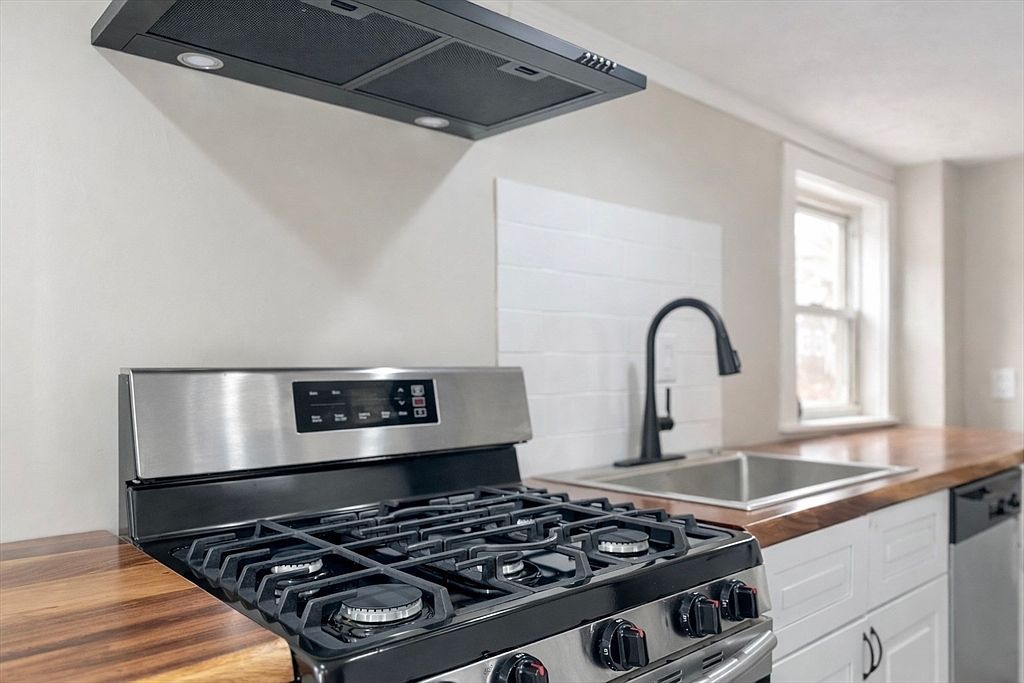 28 Newton Ct Weymouth, MA 02191 | Single Family