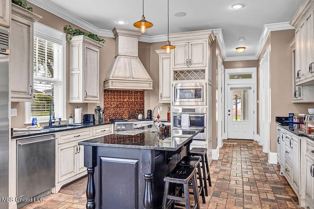 1117 2nd St Gulfport, MS 39501  | Single Family