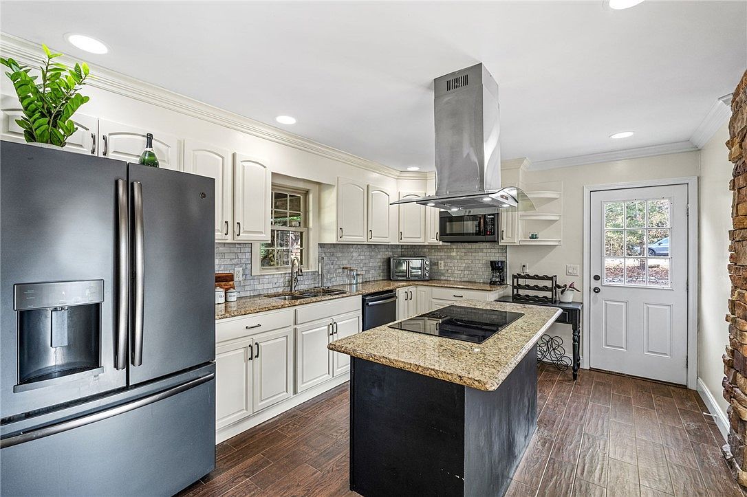 615 Spring Forest Dr Central, SC 29630  | Single Family