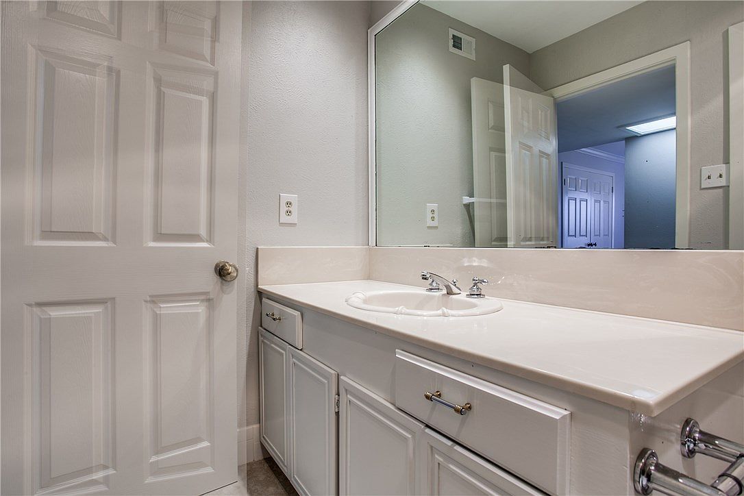 7404 W Northwest Hwy APT 1 Dallas, TX 75225  | Condominium