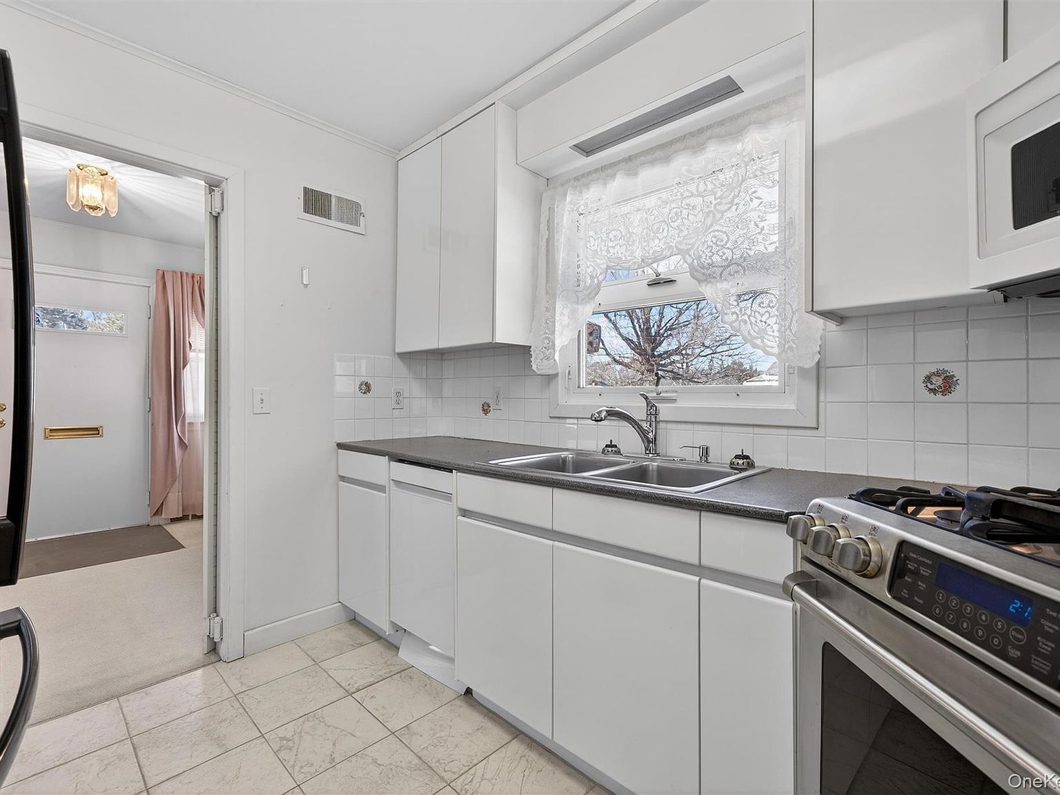 2 Thomas Jefferson Pl Middletown, NY 10940  | Single Family