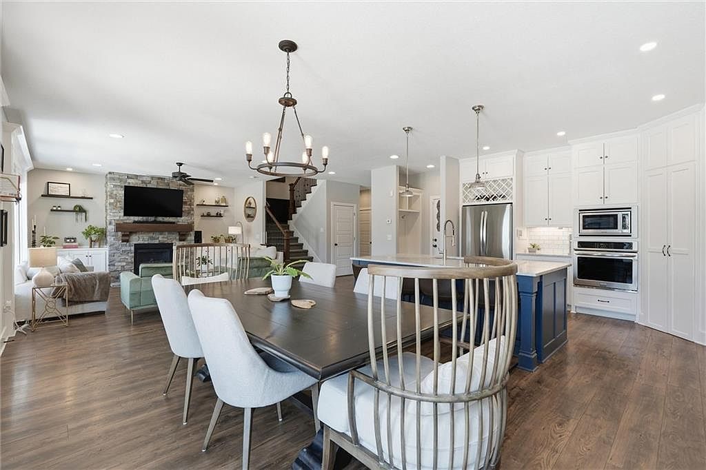 3904 SW Stoney Brook Dr Lees Summit, MO 64082  | Single Family