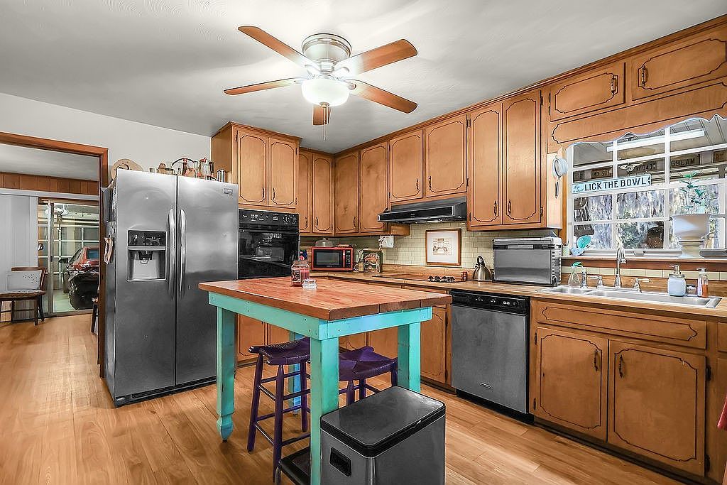 171 Cherry Ln Brunswick, GA 31523  | Single Family