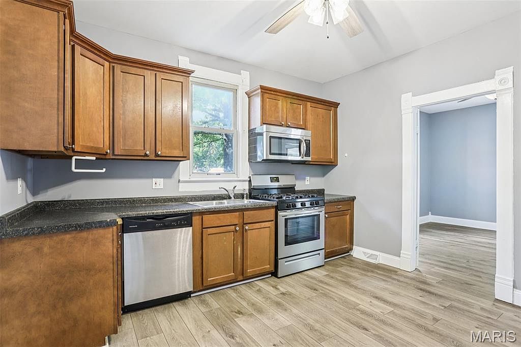 122 W 1st St Trenton, IL 62293  | Single Family