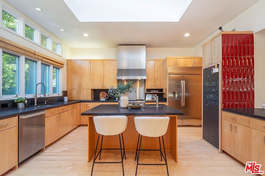 14903 Valley Vista Blvd Sherman Oaks, CA 91403  | Single Family