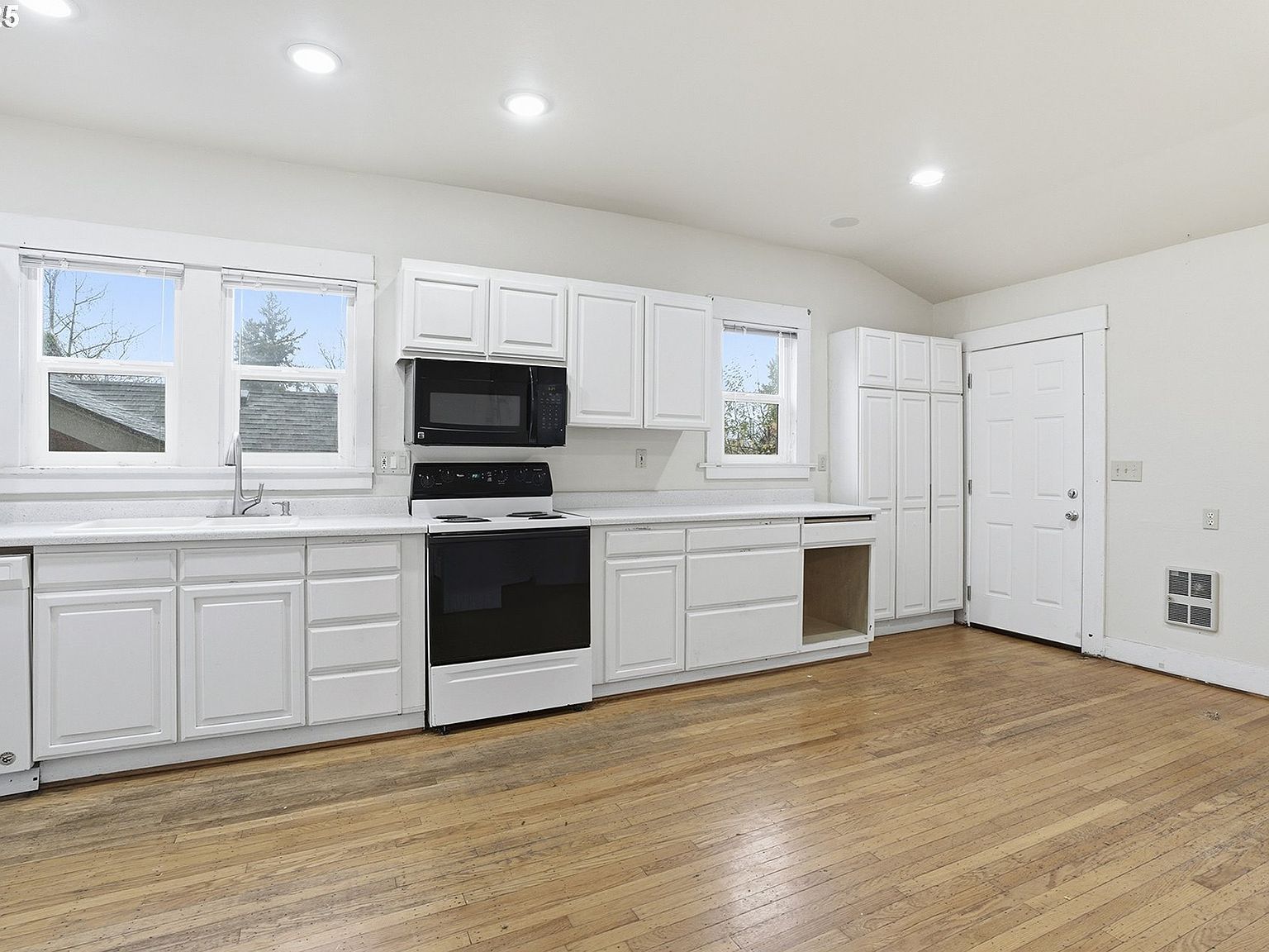 3320 SE 54th Ave Portland, OR 97206 | Single Family