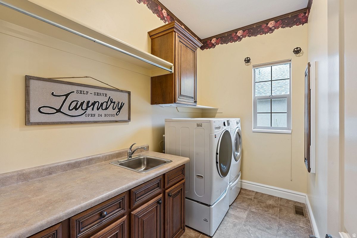 330 W Paradiso Ln Centerville, UT 84014  | Single Family